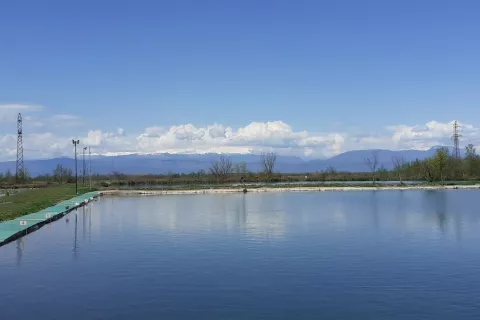 Bassin d'aquaculture en Géorgie