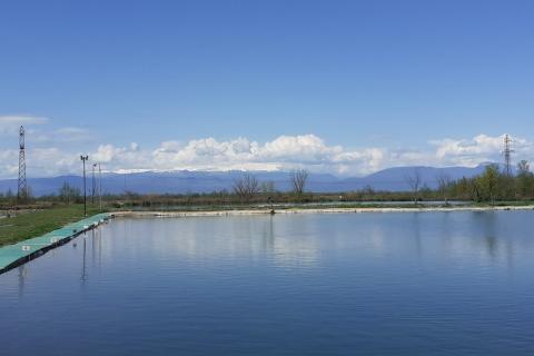 Bassin d'aquaculture en Géorgie